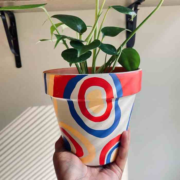 Paint a plant pot